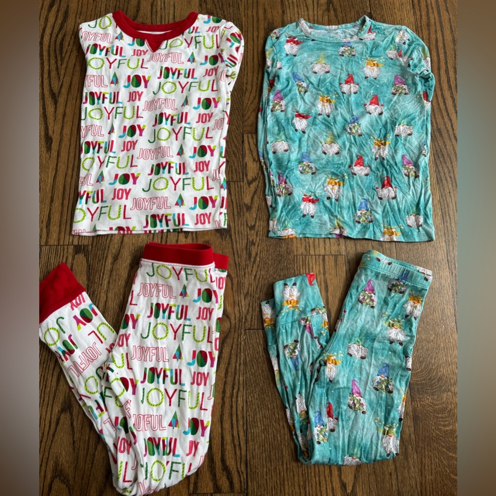 Holiday sets of matching pajamas, size 6